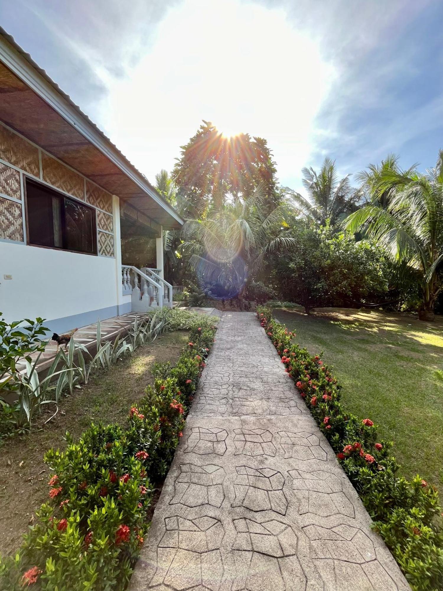 Paco'S Garden Home Stay Mambajao Exteriör bild