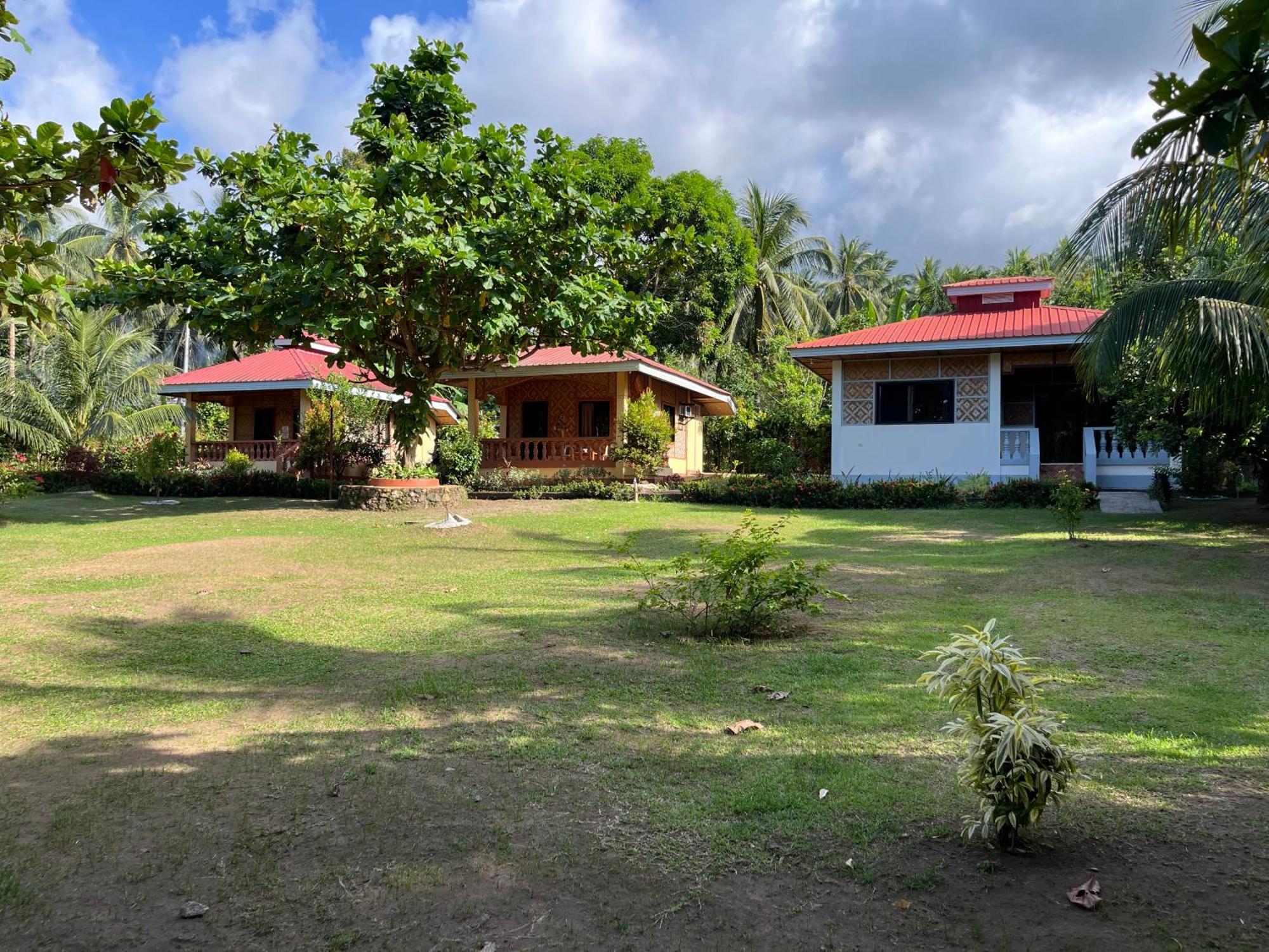 Paco'S Garden Home Stay Mambajao Exteriör bild