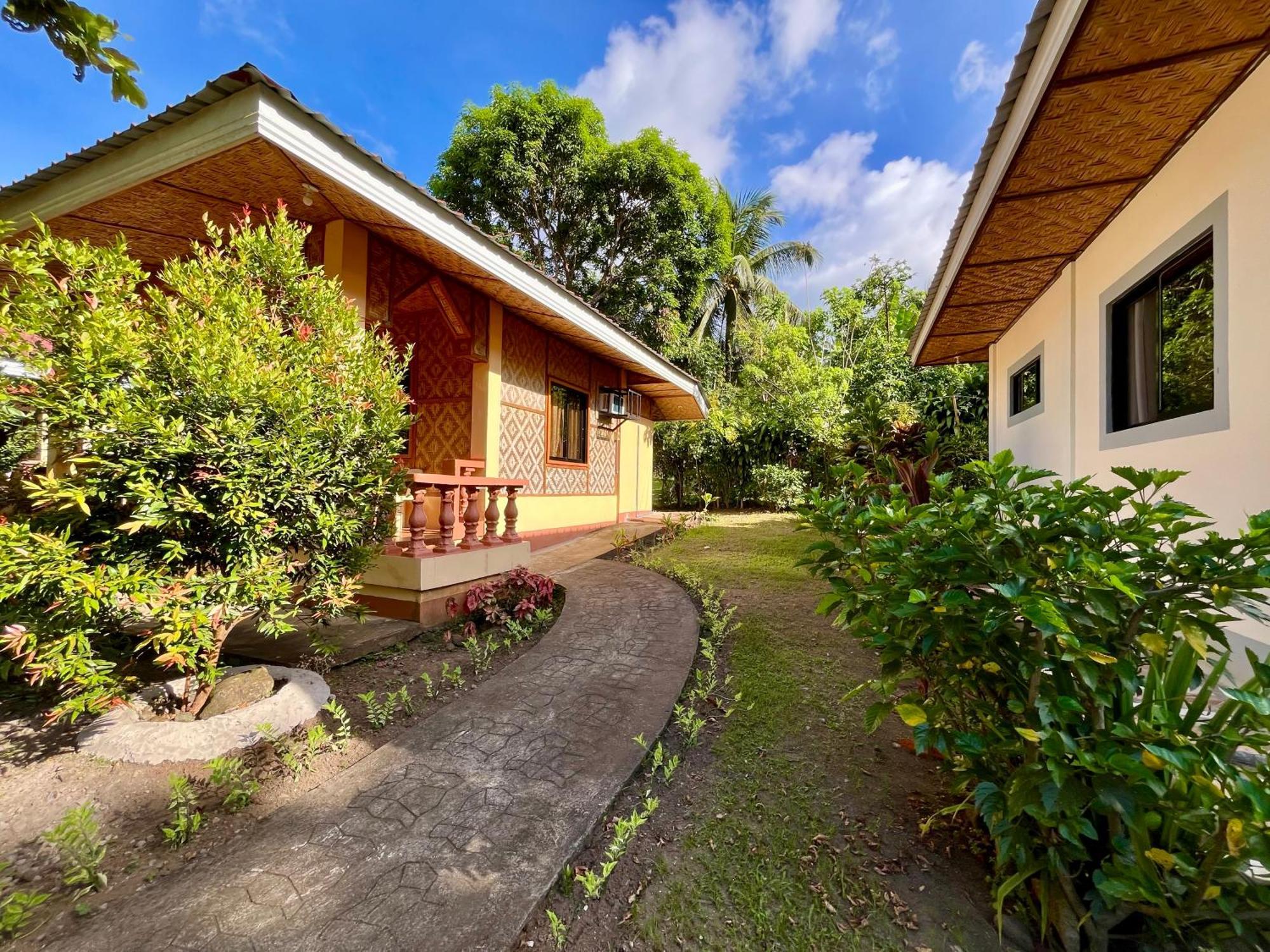 Paco'S Garden Home Stay Mambajao Exteriör bild