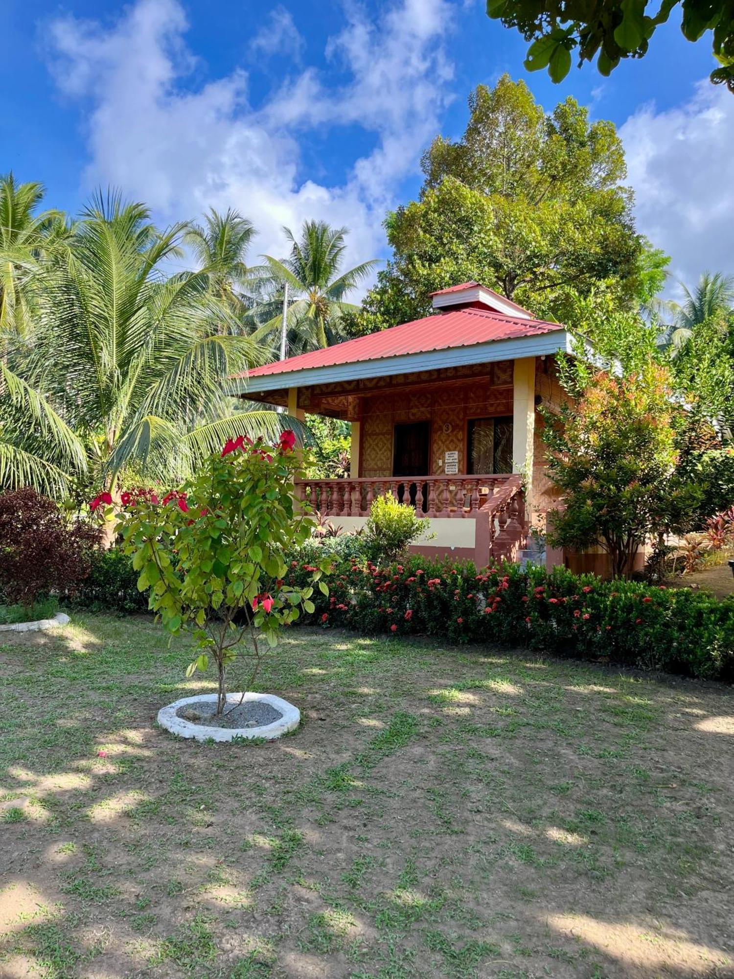 Paco'S Garden Home Stay Mambajao Exteriör bild