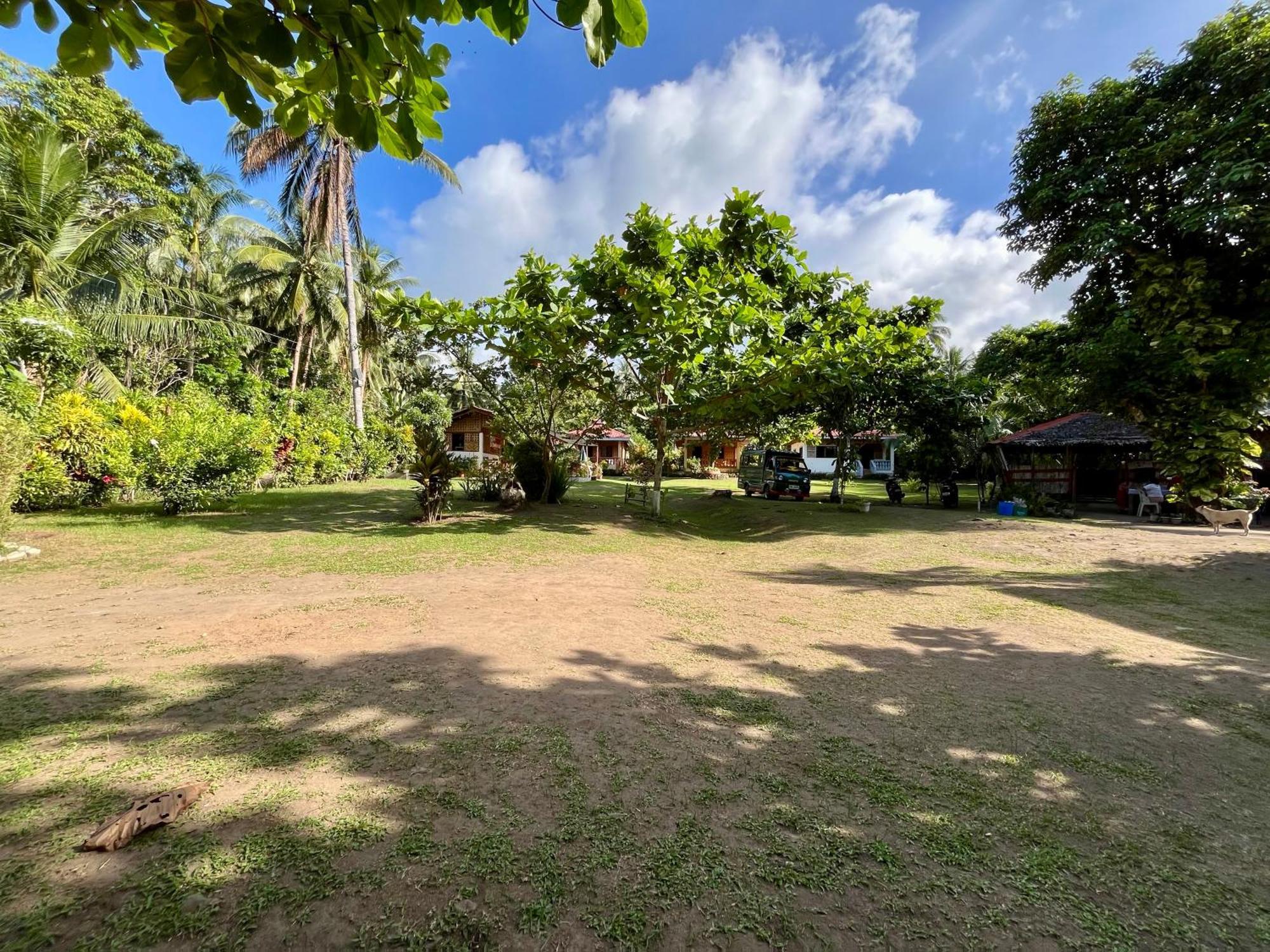 Paco'S Garden Home Stay Mambajao Exteriör bild